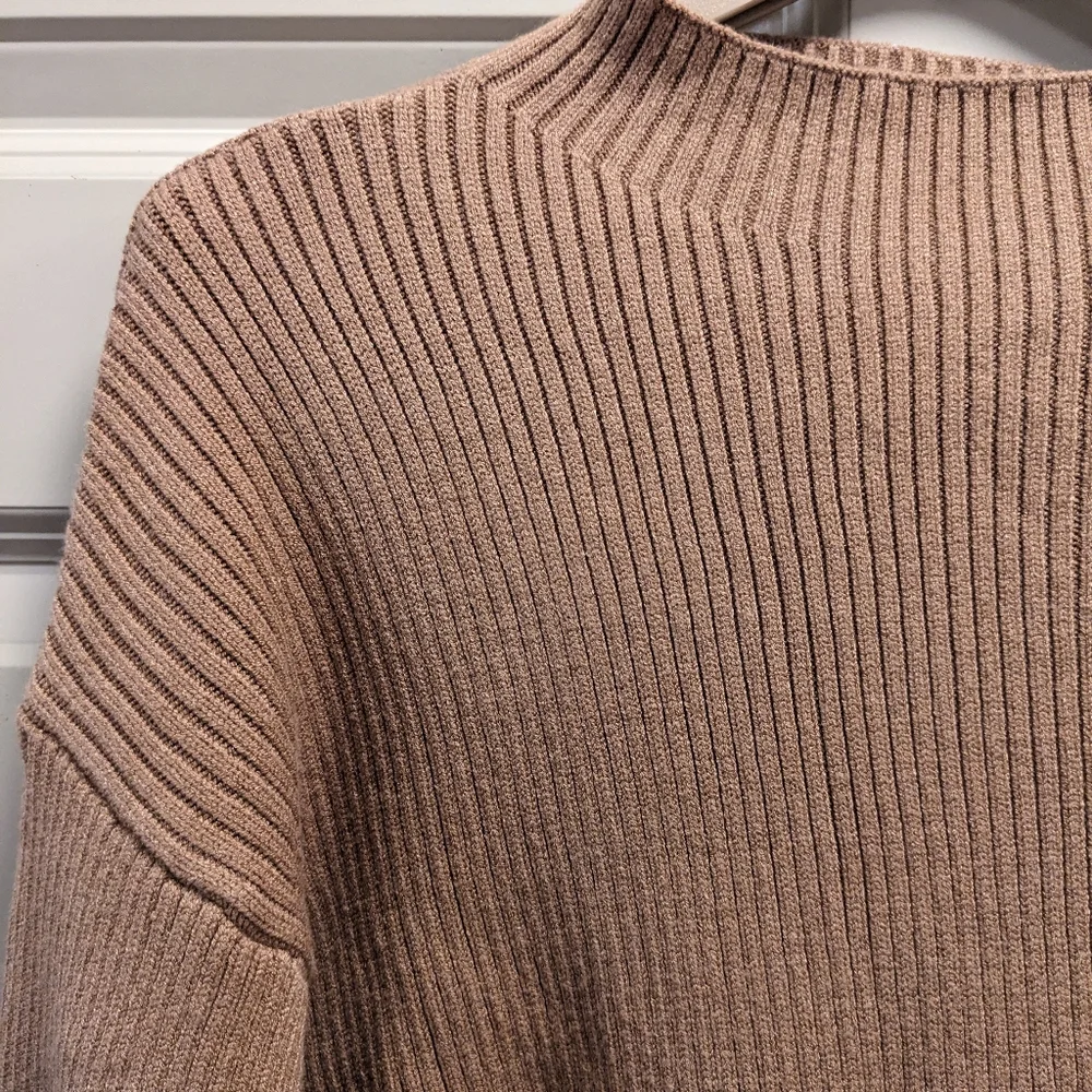 Moodie mock neck balloon sleeve sweater- size large